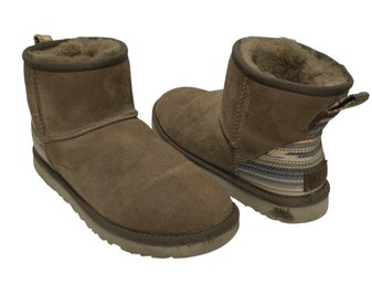 UGG Grey Boots Size 7 (MB)