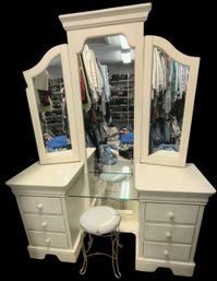 Stanley Vanity With 6 Drawers And A Stool