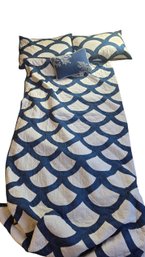 Set Of Matching Blue Fan Design Blanket And Pillows 4pc (DR)