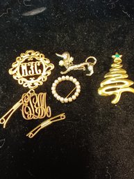 Lot Of 7 Costume Pins / Brooches