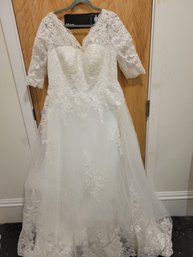 New With Tag Ryanth Lace Wedding Dress Size 18