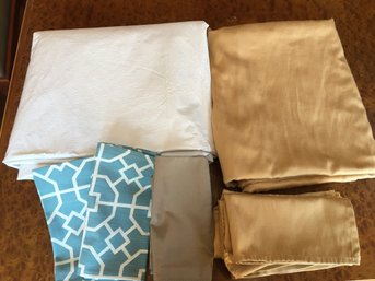 Tablecloth And Napkin Set And Other  Table  Items