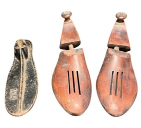 Cobblers Shoe Molds Pair Of Wooden & Anvil Mold (BR2)