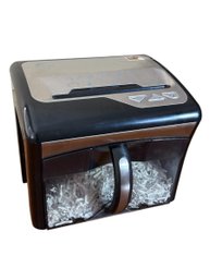 Staples Mailmate Paper Shredder (br2)