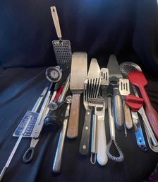 Kitchen Utensils With Tray (DR)