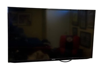 Samsung 46 Inch Flatscreen Television With Wall Mounts (MC)
