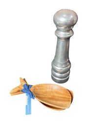 Twos Company Wooden Fish Serving Spoons & Italian Pewter Shaker (K)