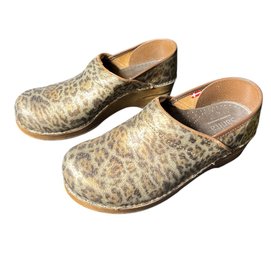 Sanita Danish Clogs Leopard Print Womens Size 7.5