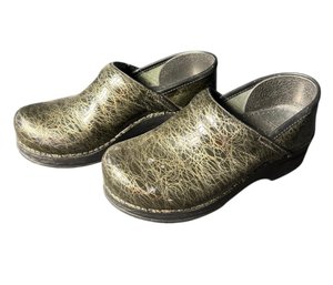 Dansko Black Gold Swirl Clogs Womens Size 38
