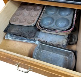 Drawer Full Of Assorted Bakeware (K)
