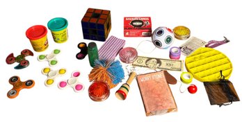 Fidget Spinners, Play-doh And Other Assorted Toys 26 Pc (b)