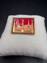 10 K Gold Moscow Pin