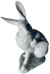 LLadro Washing Up Bunny Figurine (LR)