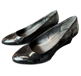 Bandolino Black Patent Leather Wedge Ladies Size 6.5M