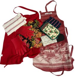 Willams-Sonoma Apron, With Hot Hands Oven Mitts And Assorted Kitchen Ware 15pc (DR)