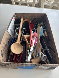 Box Of Assorted Kitchen Gadgets/utensils (sR)