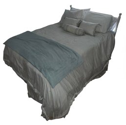 Complete Full Size Bed Set With White Spindle Wooden Headboard & Bedding (BR2)