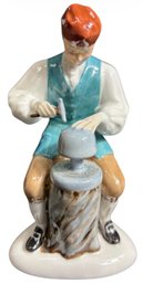 Royal Doulton 'the Silversmith Of Williamsburg' Bone China Figurine