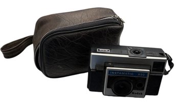 Kodak Instamatic X30 Camera With Case (LR)