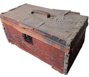 Antique Leather Covered Carriage Case Box (LR)