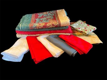 Holiday Tablecloth, Napkin & Table Runner Series (RR)