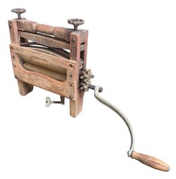 Universal Hand Crank Clothes Wringer Antique Machine (E)