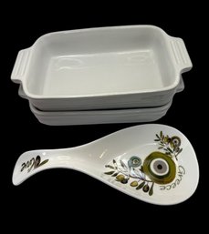 Le Cruset Bakers And Greek Spoon Rest.  (K)