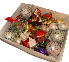 Box Of Glass Christmas Ornaments C (BR2)