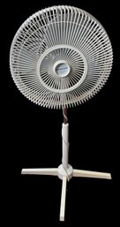 Lakewood White Pedestal Fan Works! (BR3)