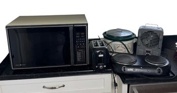 General Electric Microwave, Rival Crockpot, Space Heater, Toaster & Hotplate (K)