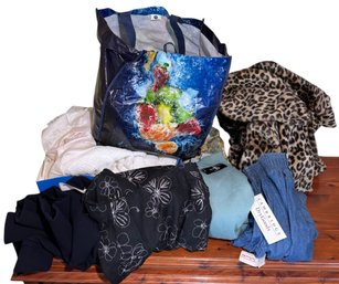 Large Assortment Of Various Womens Clothing (BR1)