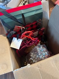 Holiday Gift Bag Set In Box, Sold As Is (A)