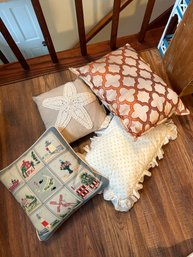 Pillow Set, Sold As Is (4)(A)