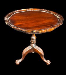 Small Wooden English Tilt Top Pie Crust Table Claw Foot