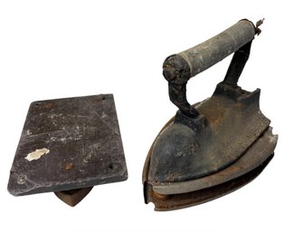 Old Sad Iron & Stands (DR)