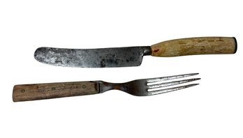 Old Wooden Handled Fork & Knife (dR)