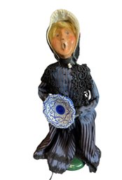 Byers Choice Victorian Woman Caroler Figurine