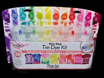 Tie Dye Kit For Clothing Brand New (B)