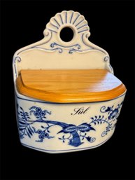 Original Bohemia Zwiebelmuster Salt Holder With Wooden Lid (k)