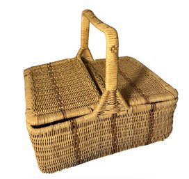 Woven Wicker Picnic Basket (H1)