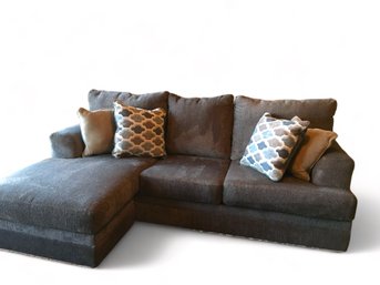 Grey Den Couch And  4 Accent Pillows