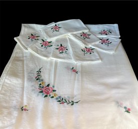 Floral Embroidered Tablecloth & 8x Napkins (D)