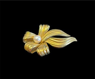 750 18K Gold Bow With Real Pearl Pin By Grosse 1965 Germany