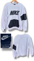 Size L Nike White & Black Crewneck Sweatshirt.