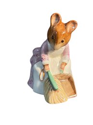 Beatrix Potters Hunca Munca Sweeping Figurine