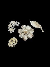 4 Floral Pins
