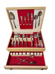 Oneida Community Tudor Plate 66pc Utensil Set With Silverware Box (LR)