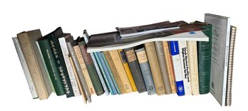 Shelf Full Of Assorted Books D (O1)