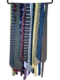 15 Mens Ties Brooks Bros, Vineyard Vines, Perry Ellis & More  (MB)