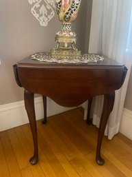 Queen Anne Expandable End Table